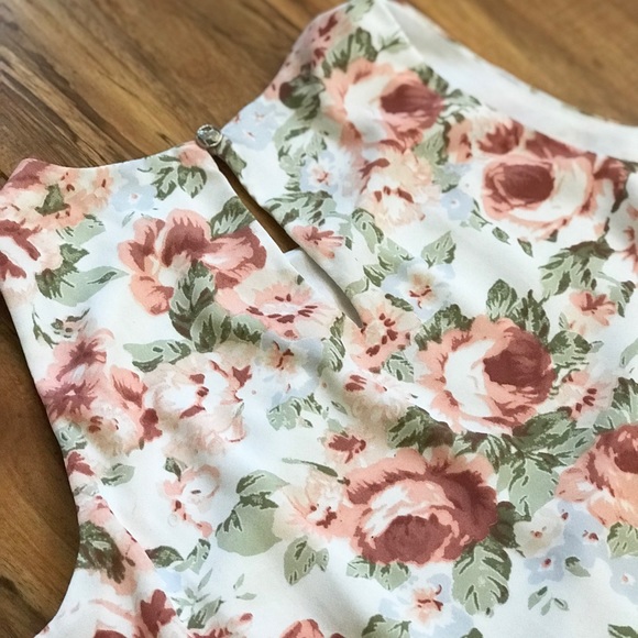 Guess Floral Top - Picture 4 of 4